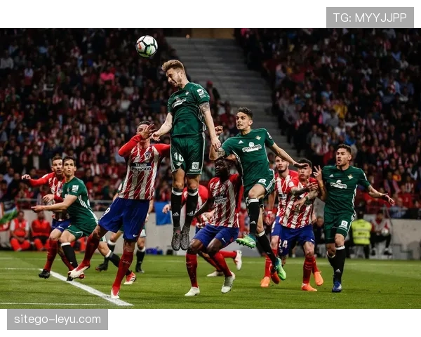 西甲劲旅中场告急!范德贝克因伤缺阵,球队亟待破解用人困局 西甲劲旅中场告急!范德贝克因伤缺阵,球队亟待破解用人困局