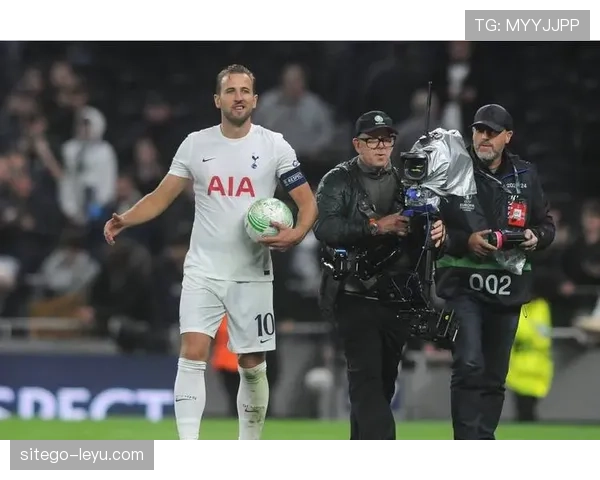 哈里·凯恩帽子戏法闪耀全场,球队大胜对手表现抢眼 哈里·凯恩帽子戏法闪耀全场,球队大胜对手表现抢眼