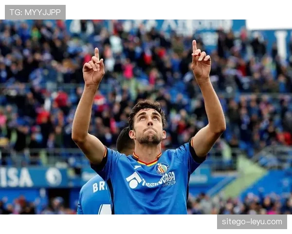 阿拉维斯定位球战术显神威，助球队逆转局势状态回暖引关注