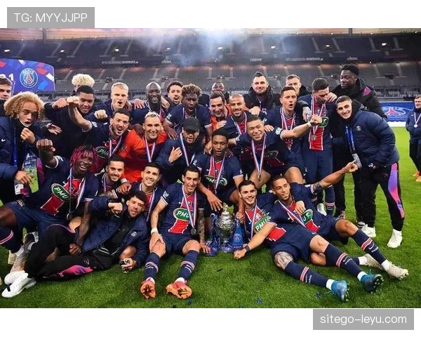 里昂边路进攻战术引热议,球队状态回暖成焦点 里昂边路进攻战术引热议,球队状态回暖成焦点