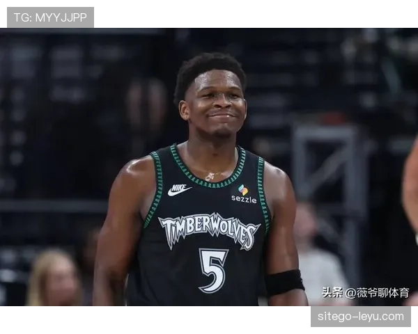 安东尼战术适配性提升球队表现,近期连胜势头值得关注 安东尼战术适配性提升球队表现,近期连胜势头值得关注